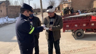 xingkong.com-美加州警方追银行劫匪 连开600枪致1人质死亡